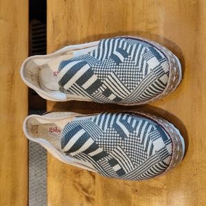 Gobi let your soul free canvas woman's slip ons size 39